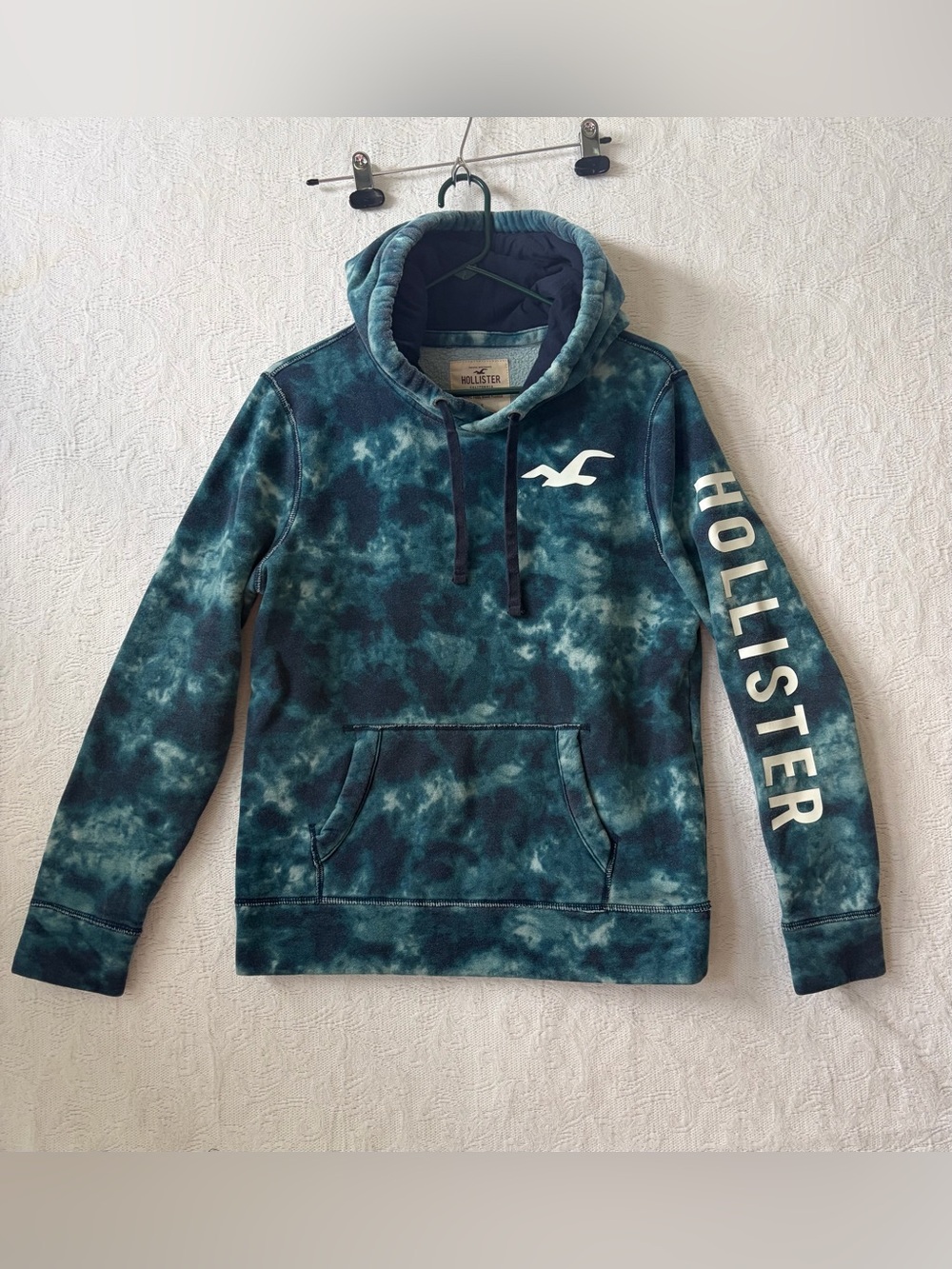 Hollister Men's Teal Blue Tie-Dye Crewneck Hoodie Sweatshirt